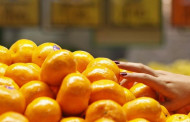 Atėjus šalčiams lietuviai suskubo pirkti mandarinus ir persimonus