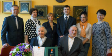 Trims daugiavaikėms motinoms iš Radviliškio rajono įteikti ordino „Už nuopelnus Lietuvai“ medaliai