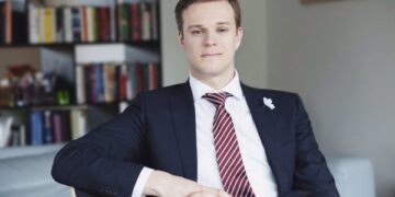 G. Landsbergis: „Politikai neturėtų reikalauti sumažintų atlyginimų kompensavimo“