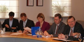 Valstybinės institucijos ir NVO stiprins bendradarbiavimą žmogaus teisių srityje