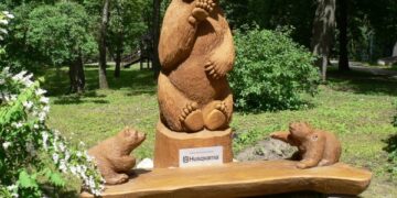 Į Kauno zoologijos sodą grįžo meškų šeimyna