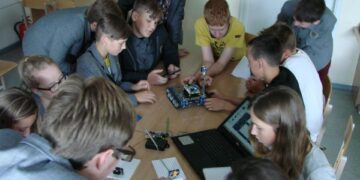 Moksleiviai pabuvojo robotų pasaulyje
