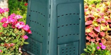 Pradedami dalinti individualaus kompostavimo konteineriai