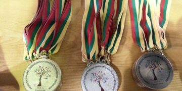 VISAGINO TAU STUDENTAI-SENJORAI DERAMAI ATSTOVAVO SAVO MIESTUI!