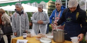 Rudeniškas vidurdienis sukvietė molėtiškius į akciją „Savanorių sriuba“