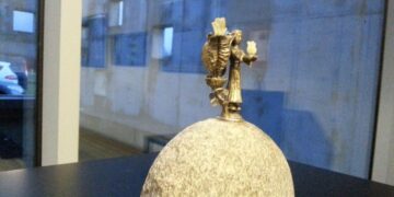 Menininkai gaivina tradiciją saugoti išėjusiųjų Anapilin relikvijas