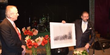 Meras pasveikino gimdymo namų kolektyvą 50-mečio proga