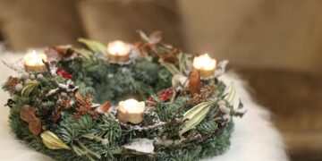 Dizainerės patarimai Kalėdiniam biuro ir namų dekorui