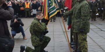 Meras pasveikino karius davusius priesaiką