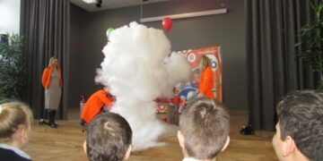 Velžio gimnaziją drebino mokslinis šou