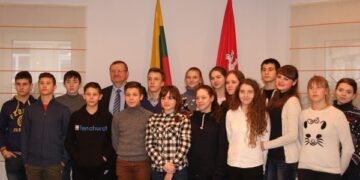 J. Bernatonis susitiko su nuo karo pabėgusiais ukrainiečių vaikais