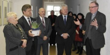 Savivaldybėje atidaryta Pabiržės klebono V. Dagelio fotografijų paroda