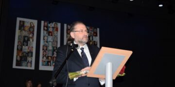 Meras pasveikino gimnaziją jubiliejaus ir vardo šventės proga