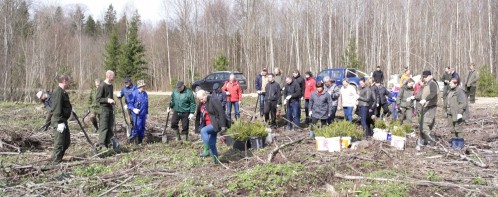 Biržų ir Pasvalio politikai bei savivaldybių darbuotojai dalyvavo miško sodinimo šventėje