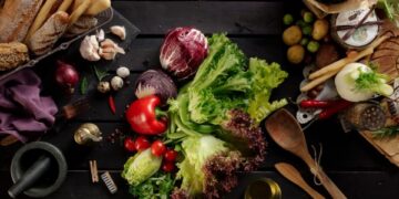 Dietologė pataria: kodėl pavasarį naudinga valgyti žalumynus?