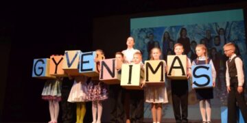 Abiturientai švenčia Paskutinį skambutį