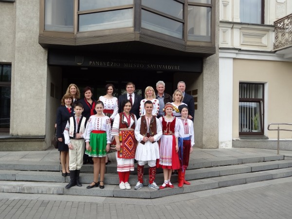 Savivaldybėje lankėsi vaikų tautinių šokių ir dainų festivalio svečiai
