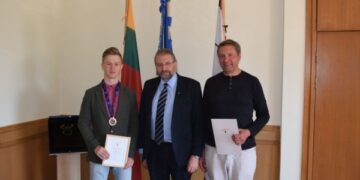 Meras pasveikino T. Kopūstą ir jo trenerį