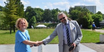 Dovaną miestui įteikė AB „Linas Agro group“