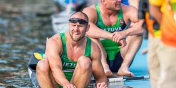 Baidarininkai R.Nekriošius ir A.Olijnikas olimpiadoje iškovojo penktą vietą