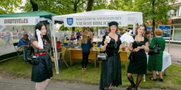 Smėlynės biblioteka kviečia į susitikti su A. Pauliukevičiumi ir I. Adams