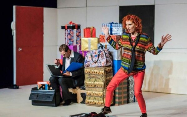 Scena iš komedijos „Basomis parke“