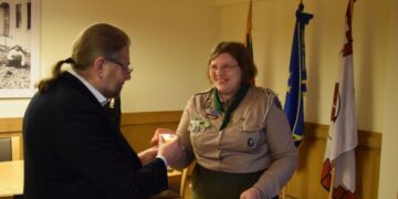 Miesto merui įteikta Betliejaus taikos ugnis