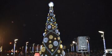 Panevėžyje iškilmingai įžiebta Kalėdų eglė