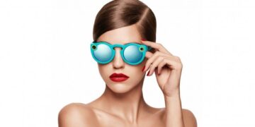 Vaizdo įrašų ir nuotraukų dalinimosi socialinis tinklas ,,Snapchat“ pristatė saulės akinius, kurie veikia kaip kamera