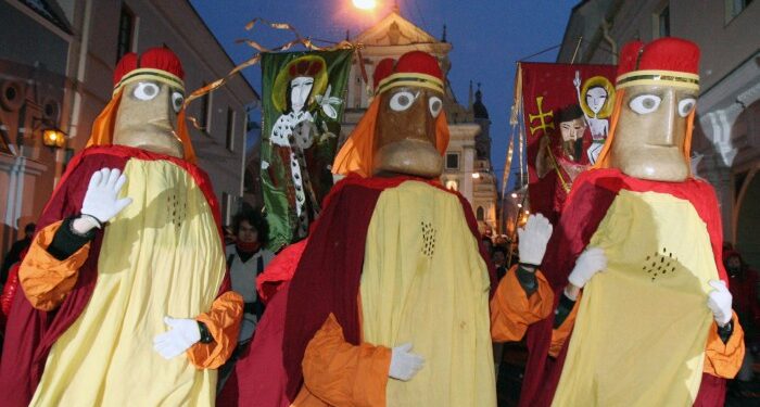 Clad in funny outfits, three "kings" followed by residents and city guests lead a procession in the old district of Vilnius, 06 January 2008 to celebrate Three Kings Day. Also known as The Epiphany, Three Kings Day is a Christian celebration that commemorates the Biblical story of the three kings who followed the star of Bethlehem to bring gifts to the Christ child. AFP PHOTO PETRAS MALUKAS