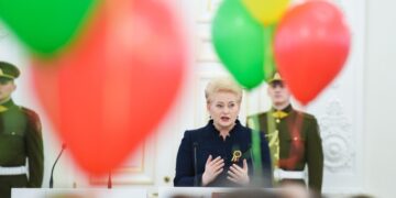 Prezidentė kviečia linksmai ir išradingai minėti valstybės gimtadienį