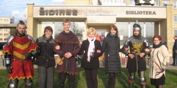 „ŽIDINIO“ bibliotekos prieigose –viduramžių riterių kovos