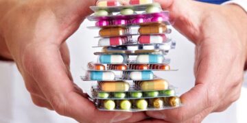 Ministras A. Veryga: „Neradę populiariausių pigiausių vaistų vaistinėse pacientai neturėtų tylėti“