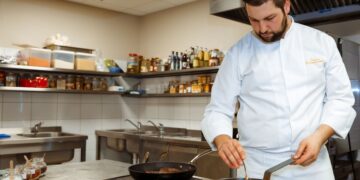 Skonių kelionė į šiltąją Bosforo pakrantę (Restorane Meze)