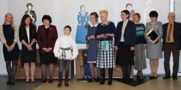 Panevėžio rajono dailės mokytojai atidavė duoklę Tautinio kostiumo metams