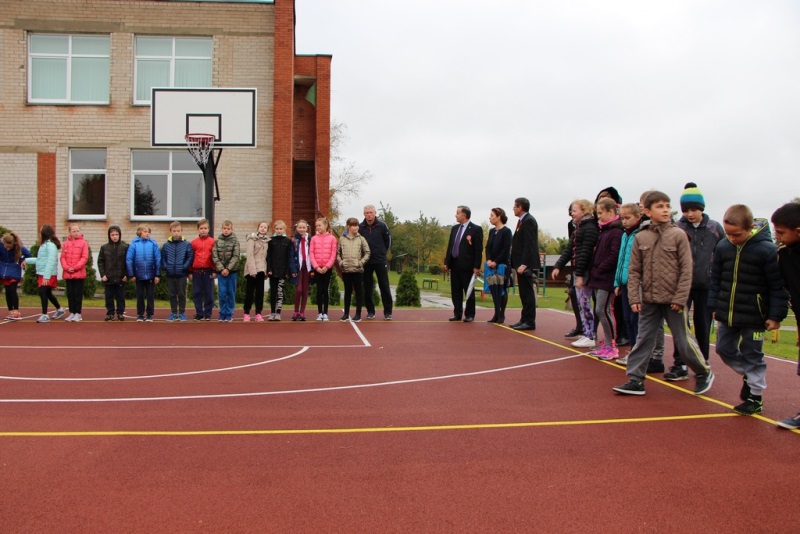 Atnaujinta sporto aikštelė Pažagienių mokyklos-darželio vaikams įkvepia didesnį norą sportuoti