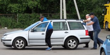 Naudoto automobilio pirkimas: kaip išvengti katės maiše?