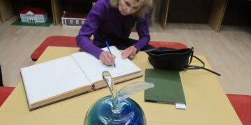 Panevėžio V. Žemkalnio gimnazija atnaujina 2 premijų teikimą