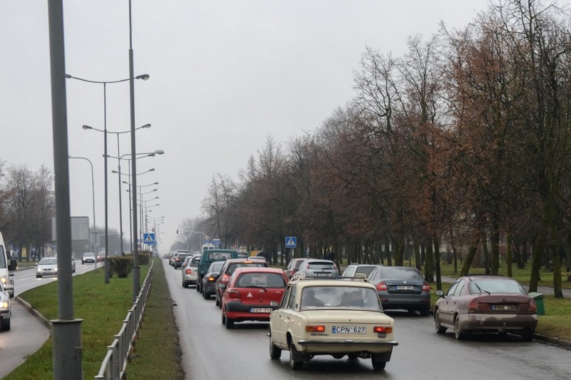 Nuo sausio 2 d. draudžiama statyti automobilius Klaipėdos gatvėje