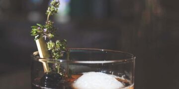 Romas – gėrimas ne tik kokteiliams. Kaip jį gerti?