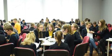 Panevėžio penktokams įteikti pirmieji nemokami mikrokompiuteriai