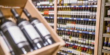 Alkoholio reklamos draudimo spragos: įstatymą galima apeiti ir netyčia