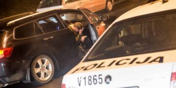 Baigėsi terminas: nuo balandžio policija nepavyzdingus vairuotojus baus be gailesčio