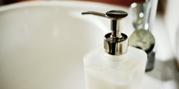 Kokybiškos dušo pertvaros – patogesnės patalpos sukūrimui