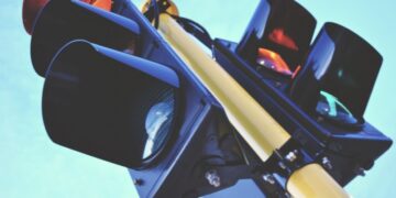 Atsisakoma senojo eismo organizavimo būdo – lentelių su žalia rodykle