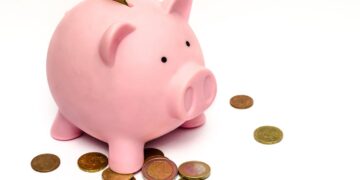 Gali tekti susiveržti diržus: taupyti šiemet bus sunkiau