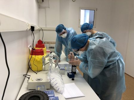 Respublikinę Panevėžio ligoninę pasiekė nauja testavimo įranga: perdavė kompanija „Roquette“