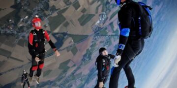 Šuolis parašiutu: ką būtina žinoti prieš žengiant šį žingsnį?