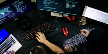 Kodėl visada verta pagalvoti apie atnaujinto (angl. refurbished) kompiuterio pirkimą?