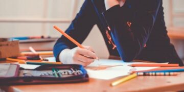 Į miesto mokyklas grįžta abiturientai